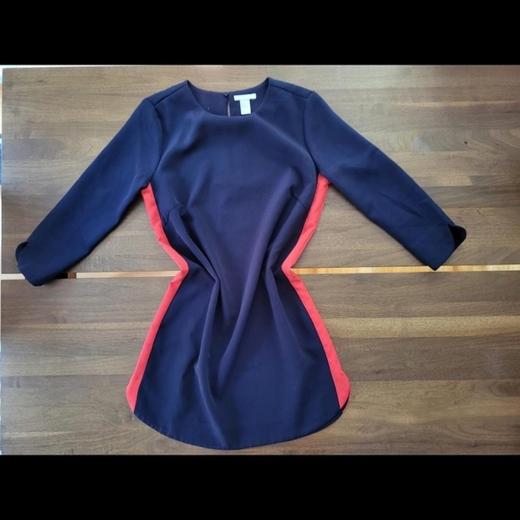 Classy dress - Picture 1 of 4